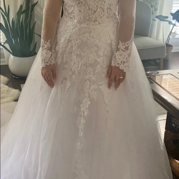 DAVIDS BRIDAL Solid white long sleeve wedding dress - Picture 3 of 5